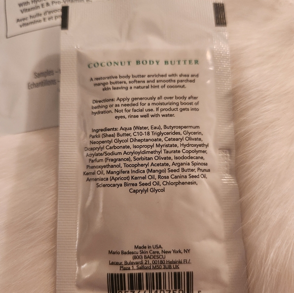 Free w purchase skincare - Picture 4 of 5